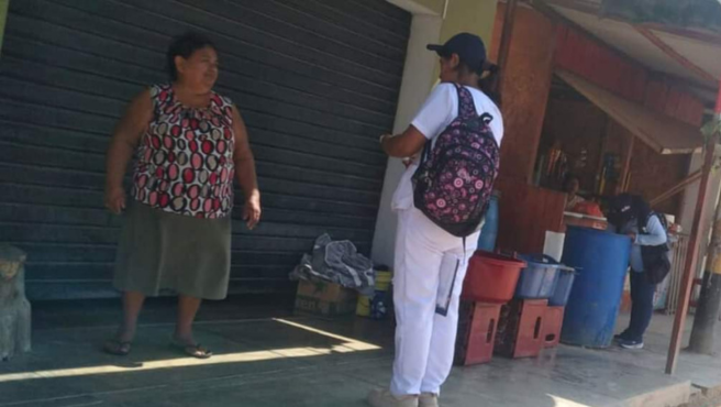 19 Brigadas hacen barrido casa por casa ante casos confirmados de dengue en el anexo de 15 de Enero - Chilca