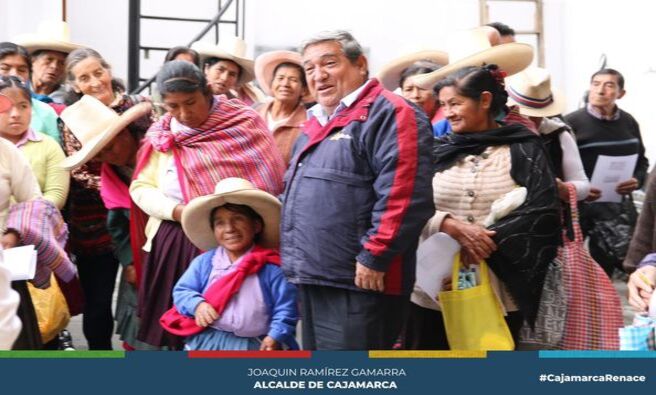 📌La Municipalidad Provincial de Cajamarca entregó alimentos a más de sesenta personas con  discapacidad, a través de la gerencia de Desarrollo Social y Humano y la Oficina Municipal de Atención a la Persona con Discapacidad (OMAPED), en estricto cumplimiento a la gestión del alcalde Joaquín Ramírez Gamarra de atender necesidades urgentes de sectores vulnerables de la población cajamarquina. 
🗣️El gerente de Desarrollo Social y Humano, Oscar Vásquez Alva, dio a conocer que la entrega de los alimentos a este grupo de personas con discapacidad forma parte de todo un trabajo orientado a prestar ayuda a los involucrados en los programas sociales que gracias a diferentes gestiones irá incrementando en número de beneficiarios. 