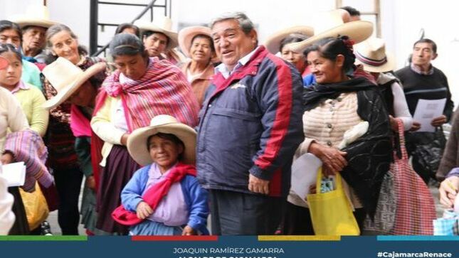 📌La Municipalidad Provincial de Cajamarca entregó alimentos a más de sesenta personas con  discapacidad, a través de la gerencia de Desarrollo Social y Humano y la Oficina Municipal de Atención a la Persona con Discapacidad (OMAPED), en estricto cumplimiento a la gestión del alcalde Joaquín Ramírez Gamarra de atender necesidades urgentes de sectores vulnerables de la población cajamarquina. 
🗣️El gerente de Desarrollo Social y Humano, Oscar Vásquez Alva, dio a conocer que la entrega de los alimentos a este grupo de personas con discapacidad forma parte de todo un trabajo orientado a prestar ayuda a los involucrados en los programas sociales que gracias a diferentes gestiones irá incrementando en número de beneficiarios. 