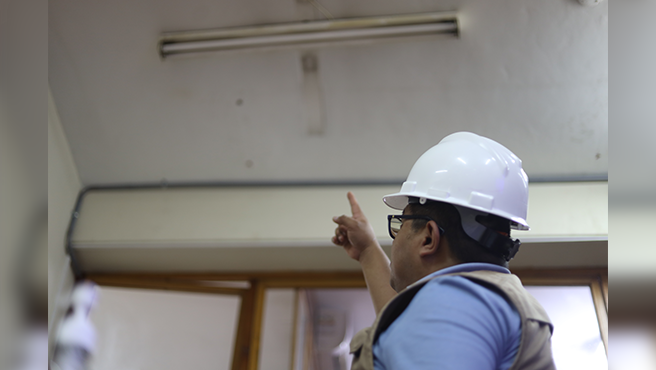 Un paso importante hacia la prevención: Evaluadores realizan estudio de riesgos en la corte