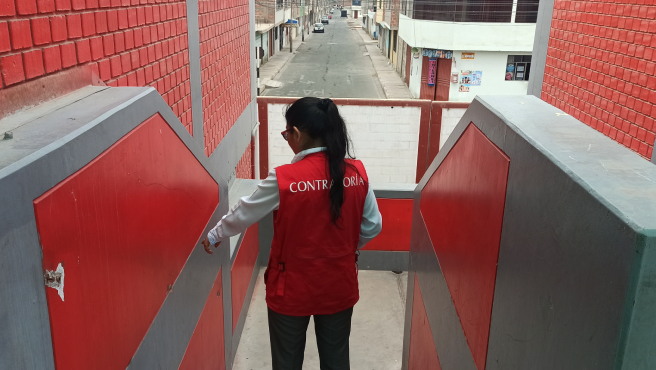 La Contraloría General alertó que tres instituciones educativas supervisadas en el departamento de Tacna, en el marco del Operativo “Buen Inicio del Año Escolar 2024”, presentan deficiencias en su infraestructura. Asimismo, se determinó la carencia de psicólogos necesarios para la adecuada convivencia escolar, servicios básicos, entre otros hechos.