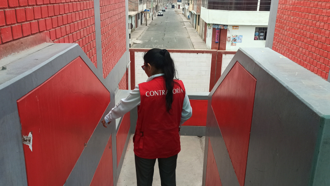 La Contraloría General alertó que tres instituciones educativas supervisadas en el departamento de Tacna, en el marco del Operativo “Buen Inicio del Año Escolar 2024”, presentan deficiencias en su infraestructura. Asimismo, se determinó la carencia de psicólogos necesarios para la adecuada convivencia escolar, servicios básicos, entre otros hechos. 