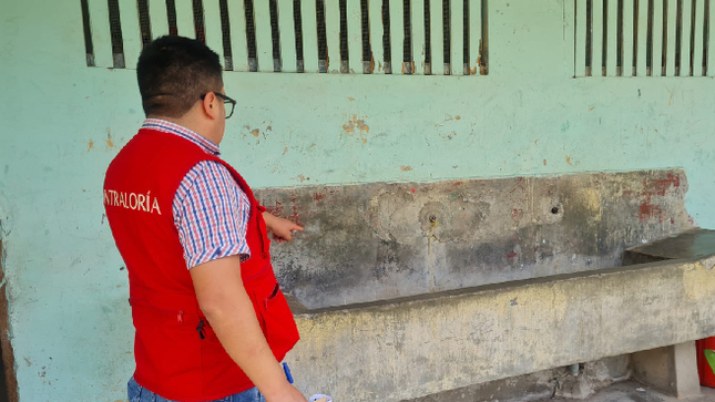 En el operativo “Buen inicio del Año escolar 2024”, los auditores de la Contraloría General visitaron ocho instituciones educativas ubicadas en zonas alejadas de las provincias de Oxapampa y Pasco. En la supervisión evidenciaron deficiencias en infraestructura, servicios básicos, instrumentos de gestión y accesibilidad, así como plana docente incompleta. 