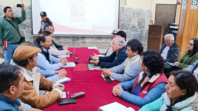 Reunión en Ollantaytambo