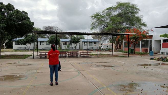 La Contraloría General informó que en la región Piura el 50% de las instituciones educativas públicas (IIEE) visitadas durante el Operativo Nacional “Buen inicio del Año Escolar 2024” no cuenta con protección solar en patios y losas deportivas, lo cual constituye un riesgo para la salud de los estudiantes ante el incremento de la radiación ultravioleta y las altas temperaturas.