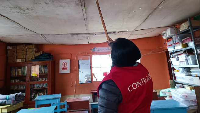 Durante el operativo nacional del “Buen Inicio del Año Escolar 2024”, la Contraloría General de la República evidenció la deficiente e inadecuada infraestructura en la que estudiarán los alumnos de diferentes instituciones educativas de la región Junín; además de la carencia de servicios básicos, telefonía, internet, planes de gestión del riesgo de desastres, mobiliario y material para la enseñanza de los escolares. Situaciones que, ponen en riesgo su salud, integridad y aprendizaje.  