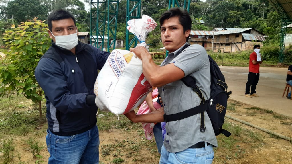 Entrega de Canastas Básicas Familiares