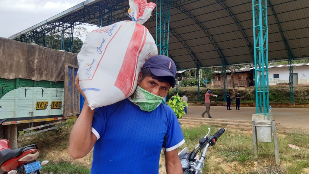 Entrega de Canastas Básicas Familiares