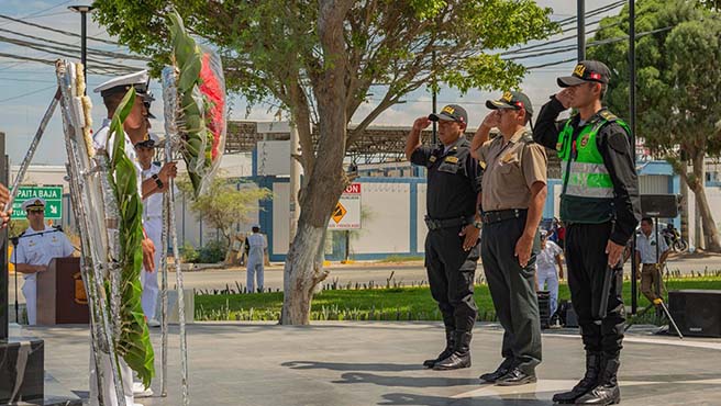 La marina peruana conmemora al héroe del milenio durante el viaje de instrucción al litoral 2024