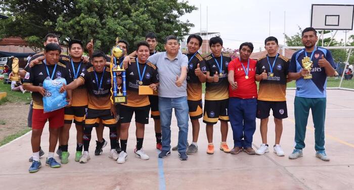 La emoción del deporte llenó el aire en Villa Francia durante la Copa Chen Chen 2024, con la participación de 15 equipos de fulbito en categorías masculina y femenina.