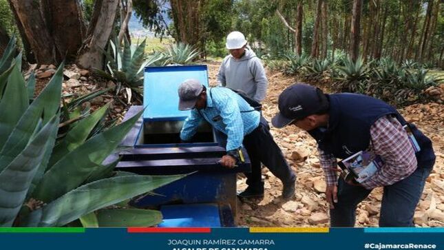 📌Con el objetivo de mejorar el manejo y la gestión de los servicios de saneamiento de agua potable en la zona rural, la subgerencia de Saneamiento Básico realizó la evaluación de Sistemas de Agua Potable de los centros poblados Chaupimayo, Agopampa Baja, Cuchupampa, La Ramada y Lucmacucho.
✅El área técnica municipal visitó al comité de apoyo de saneamiento básico recorriendo los componentes del sistema e identificando las deficiencias presentes y necesarias de subsanar a fin de tener una óptima operación y mantenimiento del SAP que abastezca con agua de calidad a los usuarios del centro poblado.
👉Es importante precisar que parte del diagnóstico incluye también la asistencia técnica por parte del ATM yque sensibilice a la población en implementar adecuadamente la cuota familiar bajo metodología de #SUNASS que ayude a subsidiar en gran parte los costos, administrativos de gestión y manejo del sistema