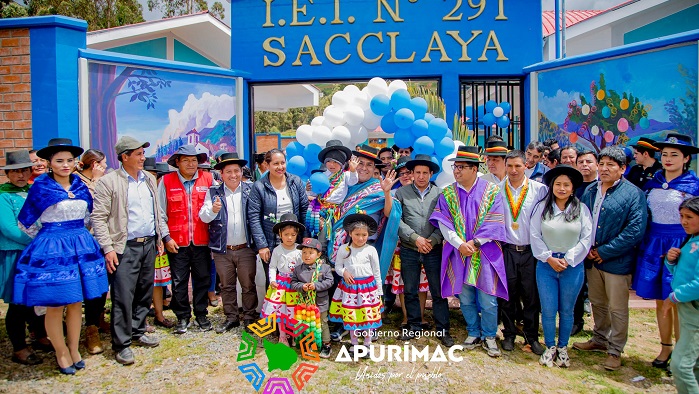 Continuamos trabajando por la educación gobernador regional entrega moderna infraestructura en Sacclaya