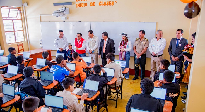 Gobernador regional Percy Godoy y Ministro de Salud, César Vásquez inauguran el buen inicio del año escolar 2024