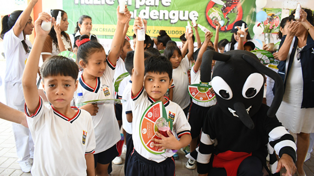 Continúan sesiones educativas sobre prevención del dengue en colegios de Lambayeque