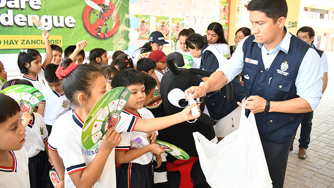 Continúan sesiones educativas sobre prevención del dengue en colegios de Lambayeque