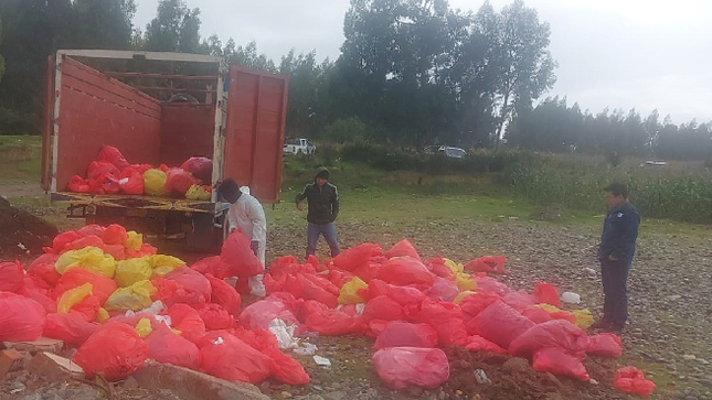 La Contraloría General evidenció que el Instituto Regional de Enfermedades Neoplásicas del Centro – IREN Centro realizó un incorrecto almacenamiento y disposición final de los residuos sólidos biocontaminados (como jeringas, bisturíes, entre otros) situación que pone en riesgo la salud de trabajadores y pacientes del hospital, así como de la población de Junín.
