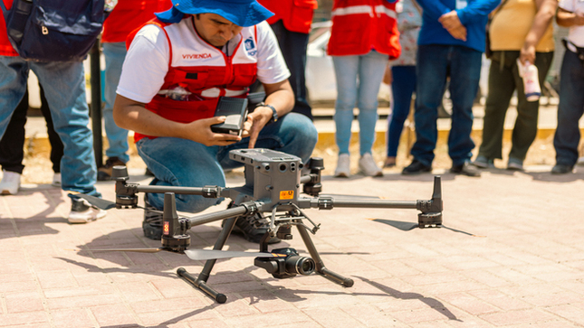 Esta innovadora tecnología permitirá realizar levantamientos topográficos de manera más rápida, precisa y eficiente, beneficiando a miles de familias que aún no cuentan con un título de propiedad formal.