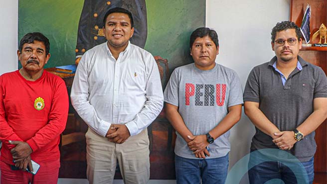 Compromiso del alcalde Pedro Cuadros para potenciar la compañía de bomberos de Paita
