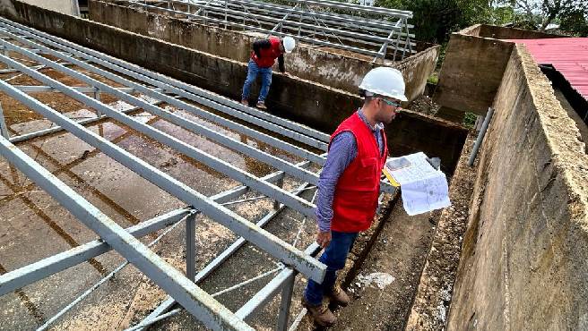 La Contraloría General alertó al Gobierno Regional de Ucayali que funcionarios mantienen desde el 01 de setiembre del 2022 hasta la fecha la suspensión de plazo del mejoramiento de la capacidad resolutiva del centro de salud de Breu, distrito de Yurúa, provincia de Atalaya, sustentado en que el cemento ya no está en buenas condiciones y que por la disminución de cauce del río no puede ser remplazado, causales que no están contemplados en el reglamento de la ley de contrataciones del Estado.
