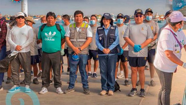 Éxito en la campaña de limpieza en playa el toril: retiran media tonelada de residuos