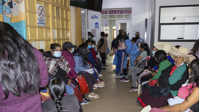 Imagen de las usuarios esperanndo para realizar el control y en visita con los especialistas