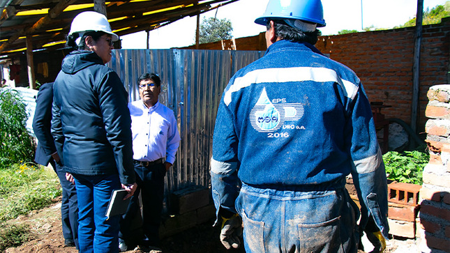 Se inició con los trabajos de reparación y reubicación de línea de impulsión de agua potable en la zona denominada cuello Azoguini.