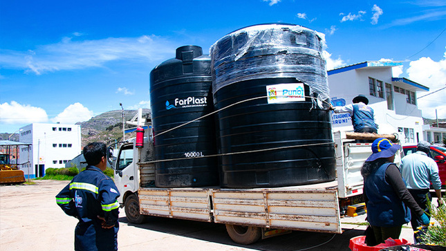 Dotan del servicio de agua potable mediante camiones cisternas a lugares donde no cuenten con el servicio y que se encuentren en condiciones de pobreza y pobreza extrema.