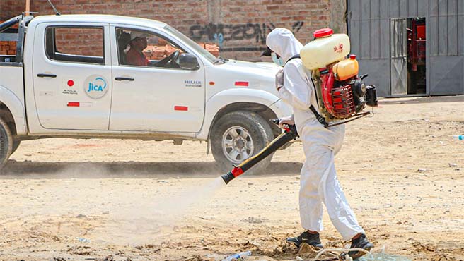 Municipalidad erradica foco de contaminación en A.H. Marko Jara