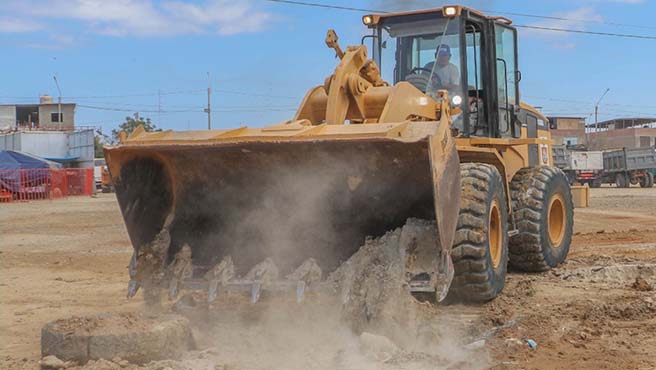 Municipalidad erradica foco de contaminación en A.H. Marko Jara