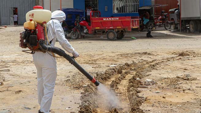 Municipalidad erradica foco de contaminación en A.H. Marko Jara