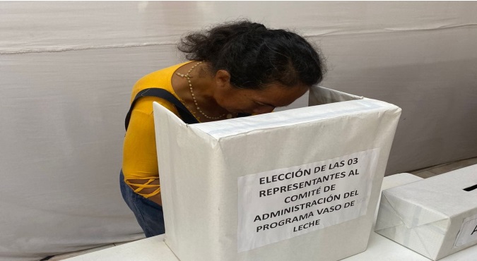 La Gerencia de Desarrollo Social de la Municipalidad Provincial ha realizado la elección de las madres representantes del Comité de Administración del Vaso de Leche, en cumplimiento a la normativa vigente y bajo el principio de transparencia.
En un proceso libre y democrático han participado 79 mamás presidentas de los Comités del Vaso de Leche.
En este proceso ha resultado ganadoras las madres Lucila Saavedra Agapito de Upis San Luis; Blanca Chacafe Lluptón de Upis Cruz de Perdón y Nimia Peredo Hernández de Ampliación Nueve de Octubre.