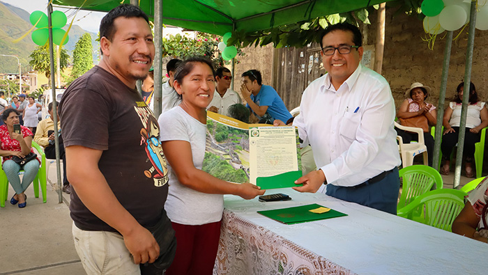 22 familias de la APV Nueva Alianza segunda etapa reciben títulos de propiedad