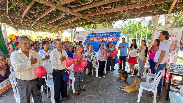 Con mucha alegría nuestros adultos mayores del programa Pensión 65 a participaron en la entrega de lentes que se realizó en la plaza mayor de nuestra jurisdicción. Contando con la presencia de las principales autoridades y representantes del Gobierno Central.
Al mismo tiempo, se realizó los trámites correspondientes para que puedan contar con sus tarjetas de cobros y efectuar diversas consultas. Finalmente, los representantes del programa dieron a conocer que se viene una nueva relación de usuarios en el distrito de Lunahuaná.

#EnGestionChavelonEsLaSolucion 

𝑺𝒆 𝒂𝒈𝒓𝒂𝒅𝒆𝒄𝒆 𝒔𝒖 𝒅𝒊𝒇𝒖𝒔𝒊𝒐́𝒏 / 𝑼𝒏𝒊𝒅𝒂𝒅 𝒅𝒆 𝑰𝒎𝒂𝒈𝒆𝒏 𝑰𝒏𝒔𝒕𝒊𝒕𝒖𝒄𝒊𝒐𝒏𝒂𝒍