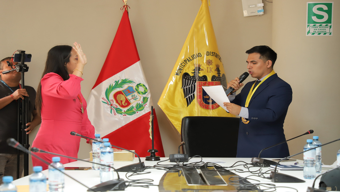 Alcalde Franco Vidal juramenta a subprefecta de Ate