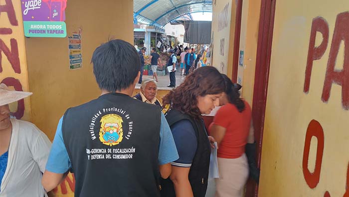 Se llevó a cabo una inspección inopinada a los Servicios Higiénicos dentro del mercado modelo de Huarmey.