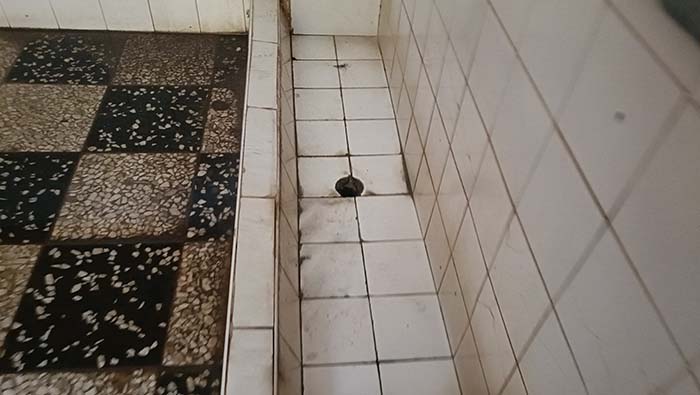 Se llevó a cabo una inspección inopinada a los Servicios Higiénicos dentro del mercado modelo de Huarmey.