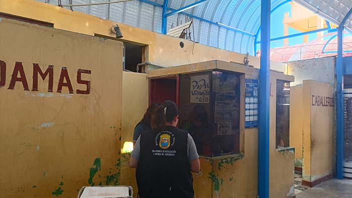 Se llevó a cabo una inspección inopinada a los Servicios Higiénicos dentro del mercado modelo de Huarmey.