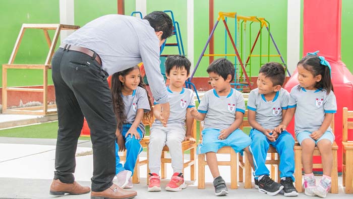 Cumpliendo con el compromiso de trabajar por la salud, la educación y por el deporte en beneficio de la población huarmeyana.