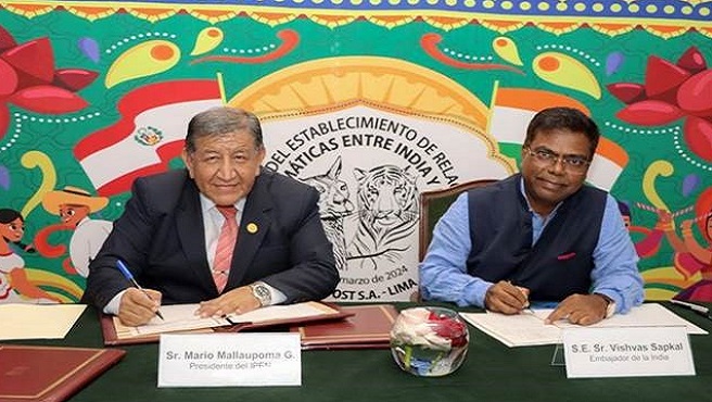 Embajador de la República de la India en el Perú y Presidente del IPEN suscriben MoU