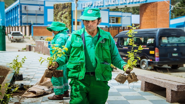 MUNICIPALIDAD DE SAN JERÓNIMO REALIZA LABORES PARA EMBELLECER NUESTROS ESPACIOS PÚBLICOS.