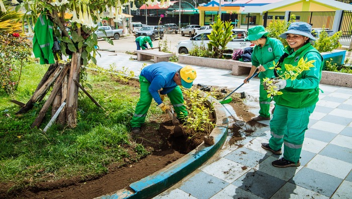 MUNICIPALIDAD DE SAN JERÓNIMO REALIZA LABORES PARA EMBELLECER NUESTROS ESPACIOS PÚBLICOS.