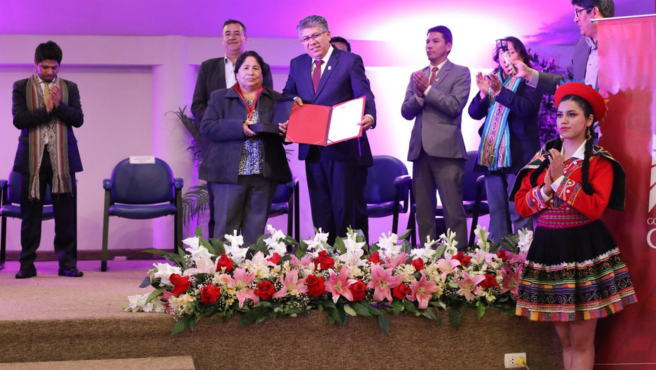 Consejo Regional de Cusco, participó de la ceremonia protocolar y premiación por el día del Artesano