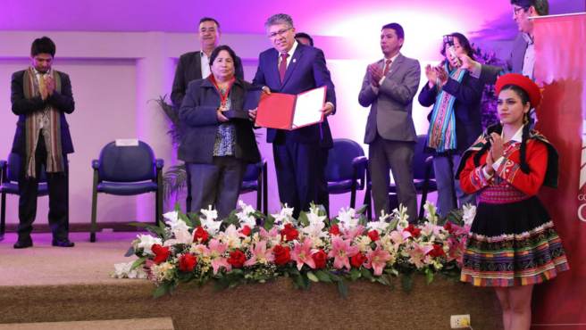 Consejo Regional de Cusco, participó de la ceremonia protocolar y premiación por el día del Artesano

