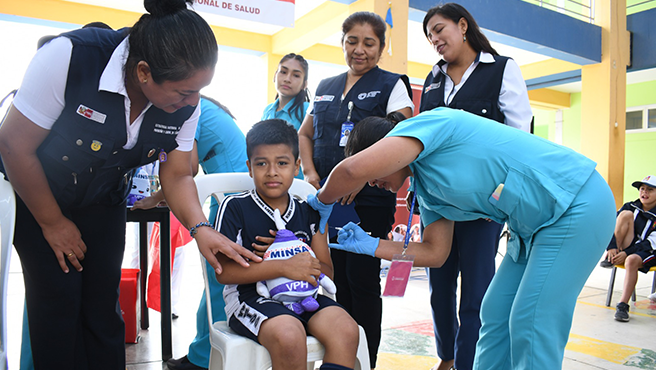 Lambayeque inicia vacunación contra el Virus del Papiloma Humano en población escolar