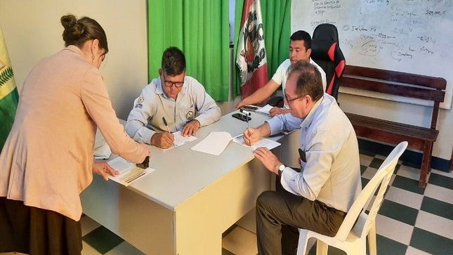 Ambas autoridades firman convenio UGEL - Municipio de San Pablo