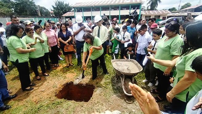 Gobierno Regional construirá moderna infraestructura para I.E. "Nuestra Señora de las Mercedes" hoy se colocó primera piedra