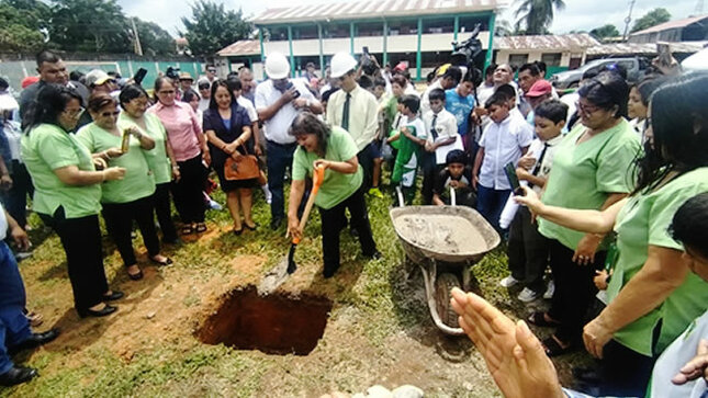 Gobierno Regional construirá moderna infraestructura para I.E. "Nuestra Señora de las Mercedes" hoy se colocó primera piedra