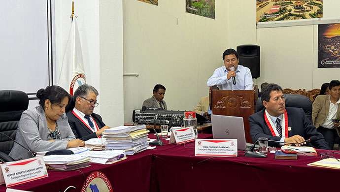 Director del PRIDER expone la implementación de recomendaciones ante el Consejo Regional de Ayacucho