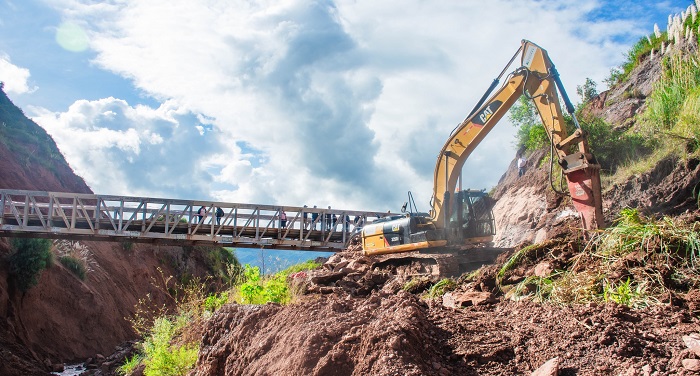 Apertura de vía provisional por el puente Putkumayo