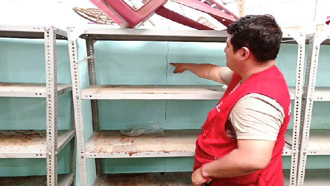 La Contraloría General de la República detectó que la obra de mejoramiento y ampliación del “Mercado Modelo 3 de Octubre” del distrito de Iquitos, valorizada en 33 millones de soles, y que fue recepcionada hace tres meses por la Municipalidad Provincial de Maynas, presenta deficiencias en su infraestructura y equipamiento. 